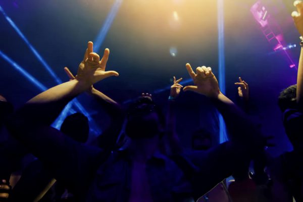 silhouette-men-music-concert